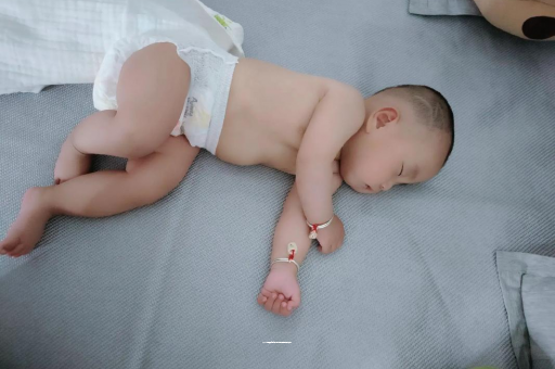 随州三个月宝宝抬头不稳